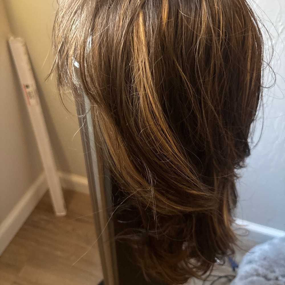 (2) Two 22”  Wig Style: Synthetic Lace Front Wig, Glueless Wig, 13x4 Lace Front - Picture 10 of 10